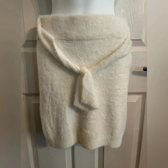 PROMESA Easy Street Fuzzy Knit Waist-Tie
Mini Skirt in a Cream color size M - Picture 6 of 16